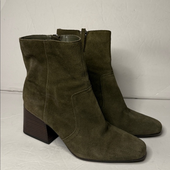Blondo green suede heeled booties size 8.5 - Picture 1 of 7